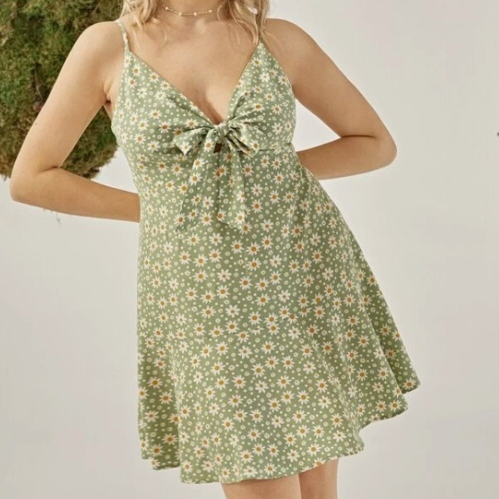 SHEIN Plus Tie Front Ruffle Hem Ditsy Floral Peekaboo Dress Size 4XL NWOT